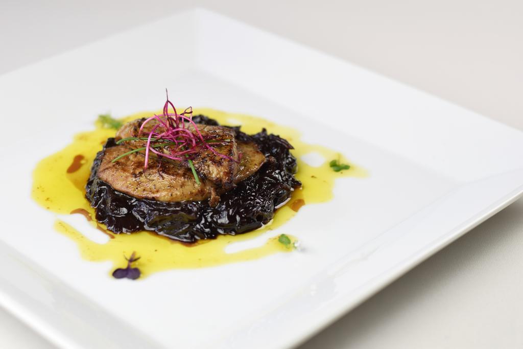 Barock Restaurant & Pension ตอปอลชานี ภายนอก รูปภาพ