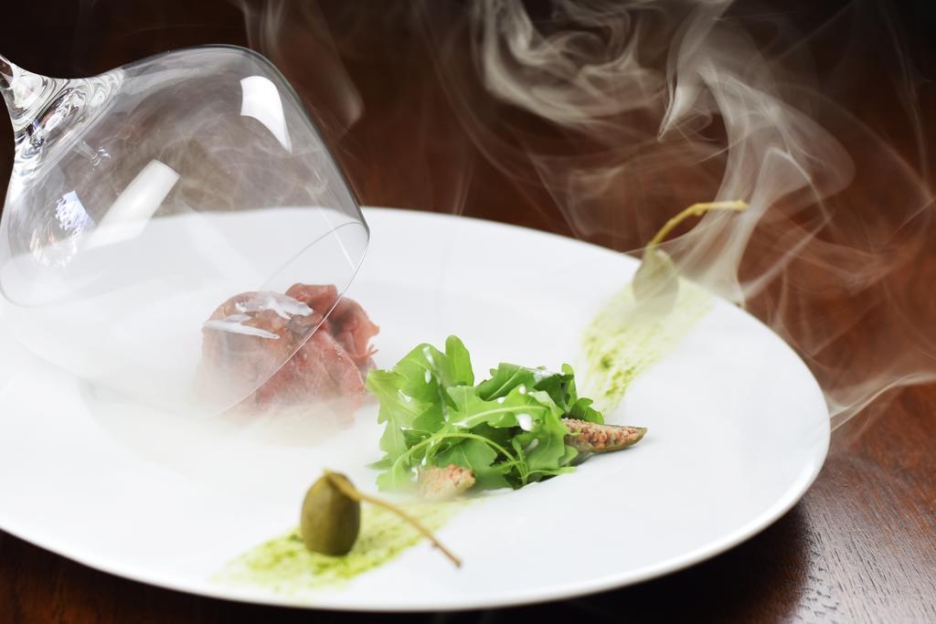 Barock Restaurant & Pension ตอปอลชานี ภายนอก รูปภาพ